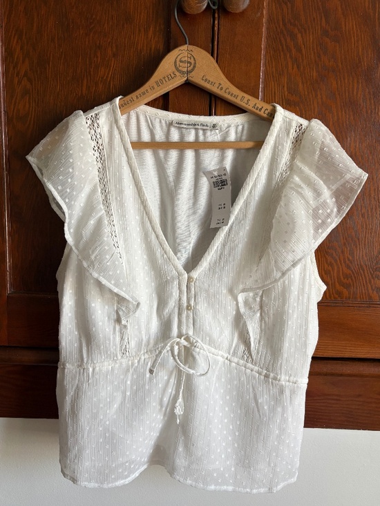 Abercrombie & Fitch Tops - NWT Abercrombie & Fitch White Blouse | Size M
